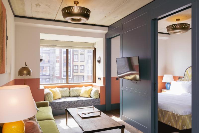 One-Bedroom Apartment image 4