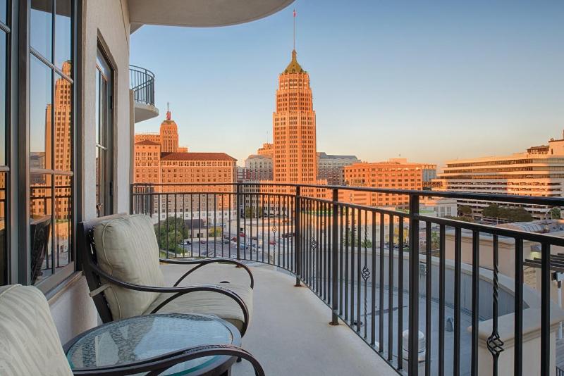 Wyndham La Cascada 3BR Apartment with Resort Access - image 9