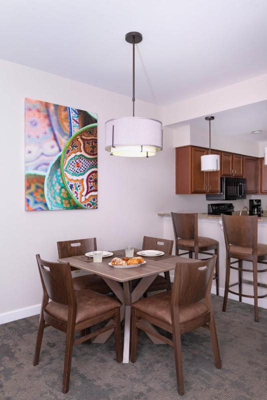 Wyndham La Cascada 3BR Apartment with Resort Access - image 28