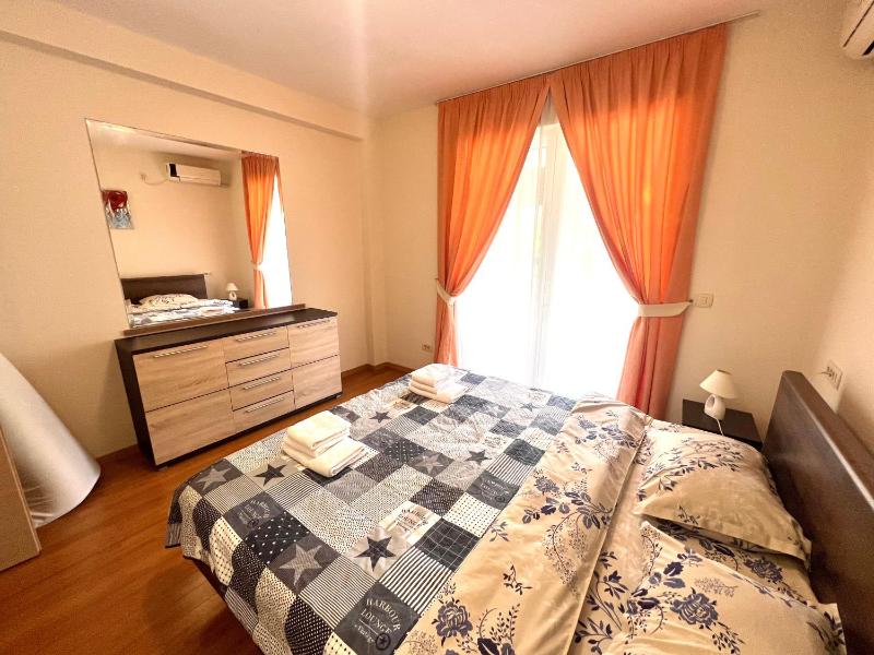 One-Bedroom Apartment image 3