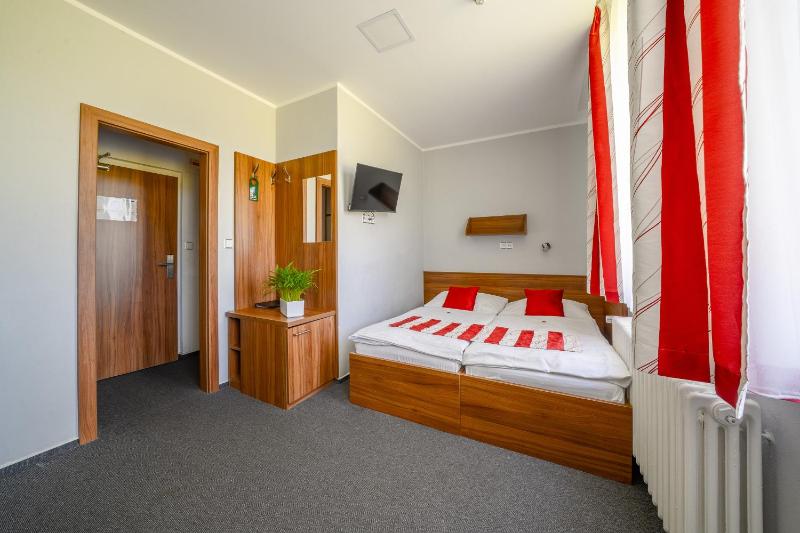 Standard Double Room image 3