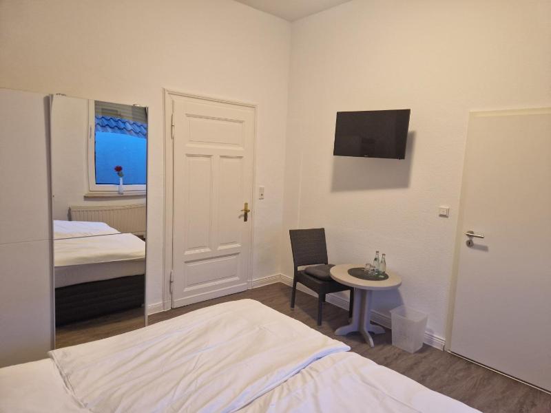 Double Room image 1