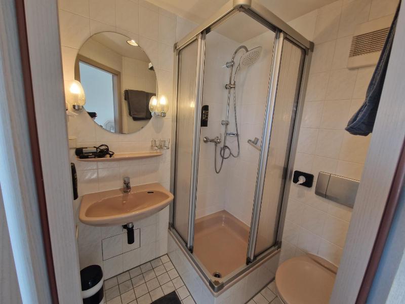 Double Room image 4