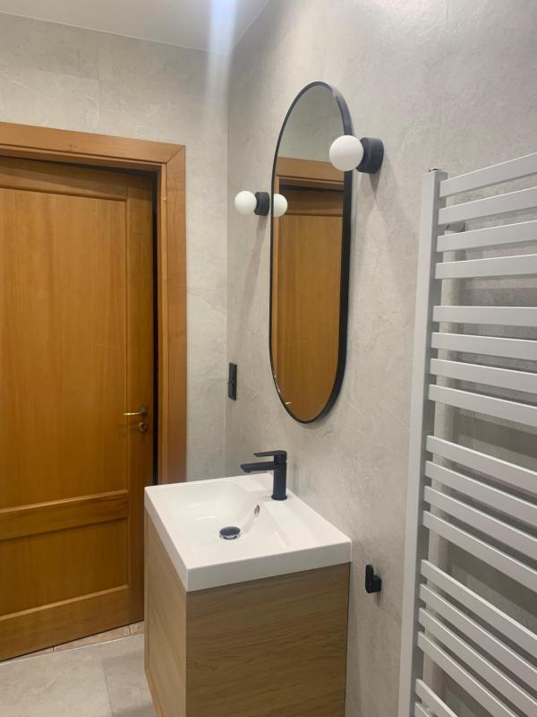 One-Bedroom Standard Apartment image 2