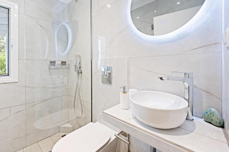 Double Room with Sea View image 3