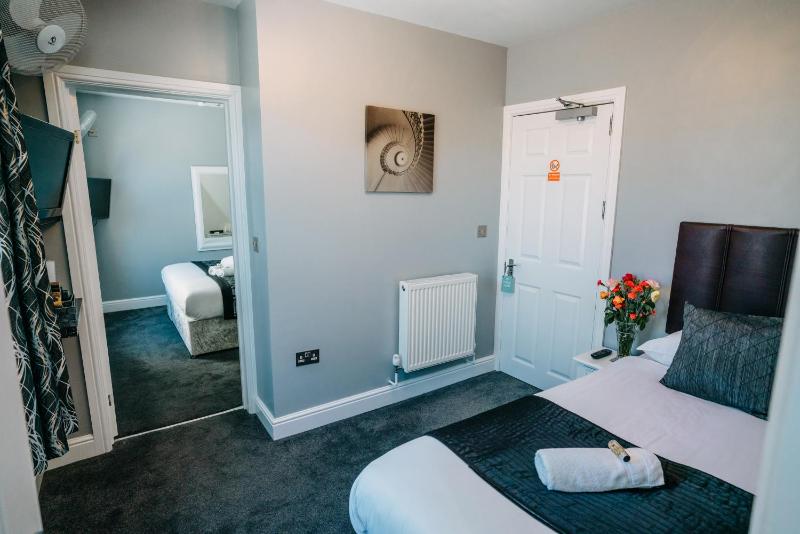 Deluxe Triple Room image 1
