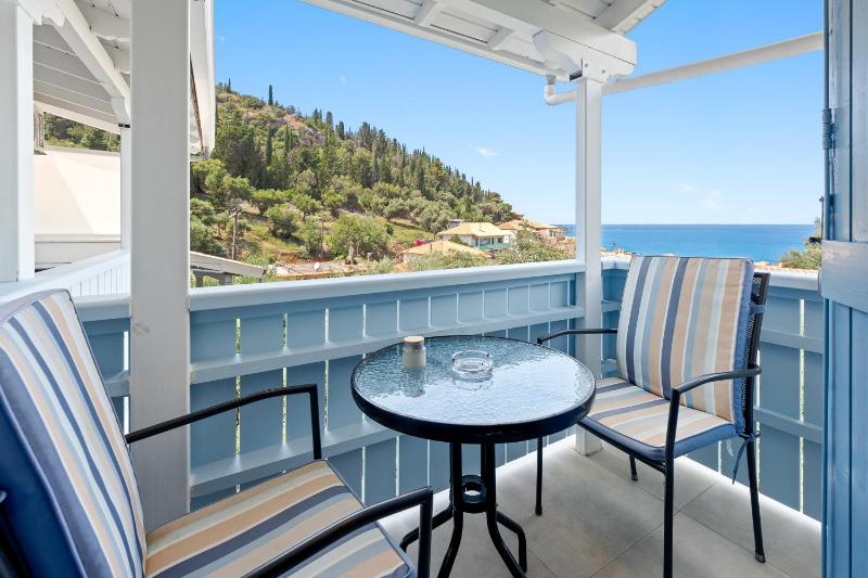 Double Room with Sea View image 2