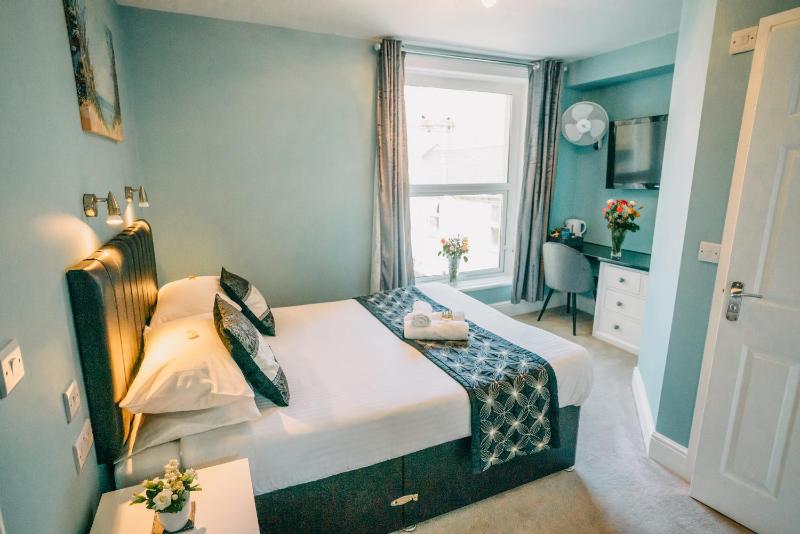 Standard Double Room image 3