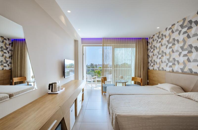 Deluxe Double or Twin Room with Inland View image 1