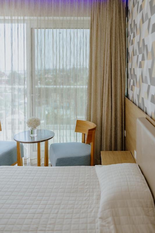 Deluxe Double or Twin Room with Inland View image 3
