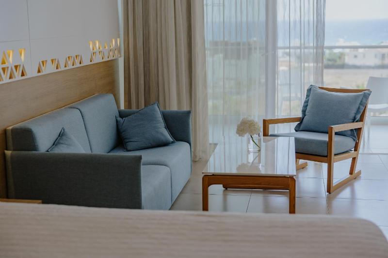 Penthouse Junior Suite with Sea View image 4