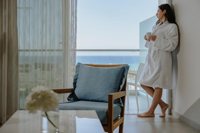 Penthouse Junior Suite with Sea View image 3