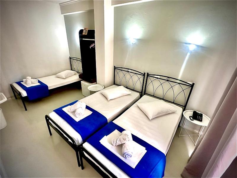 Triple Room with Shared Bathroom image 1