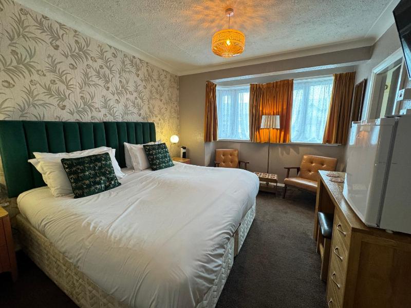 Deluxe King Room image 3