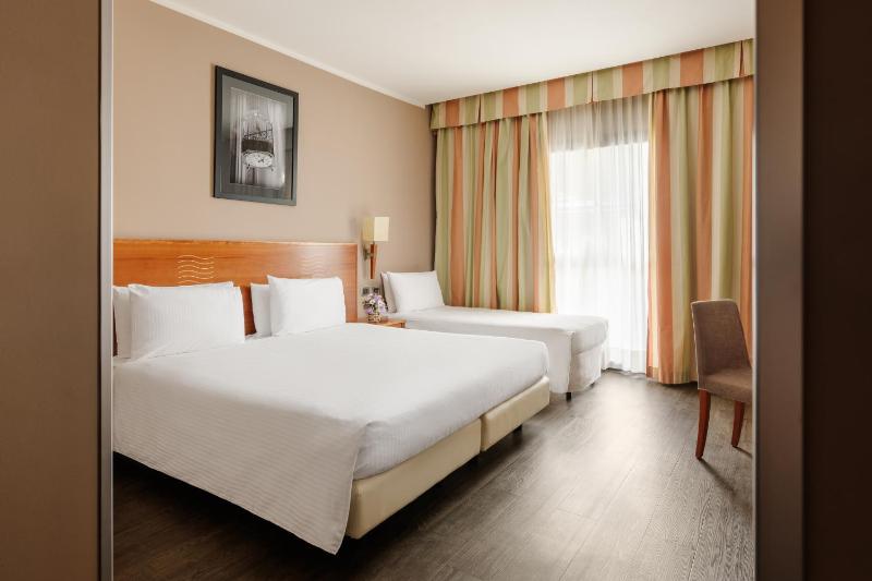 Classic Triple Room image 1