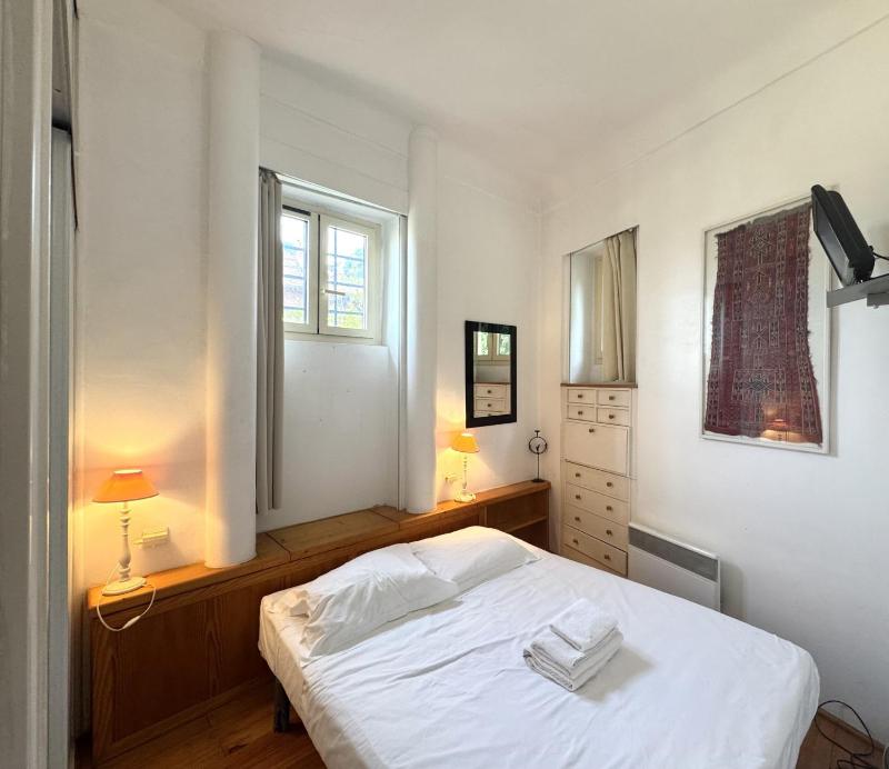 One-Bedroom Apartment image 3