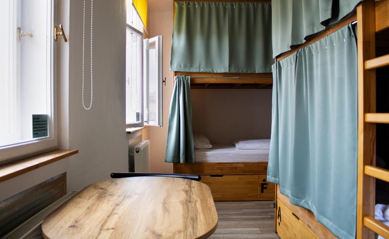 Mixed Dormitory Room (8 Beds) - Shared Bathroom image 3