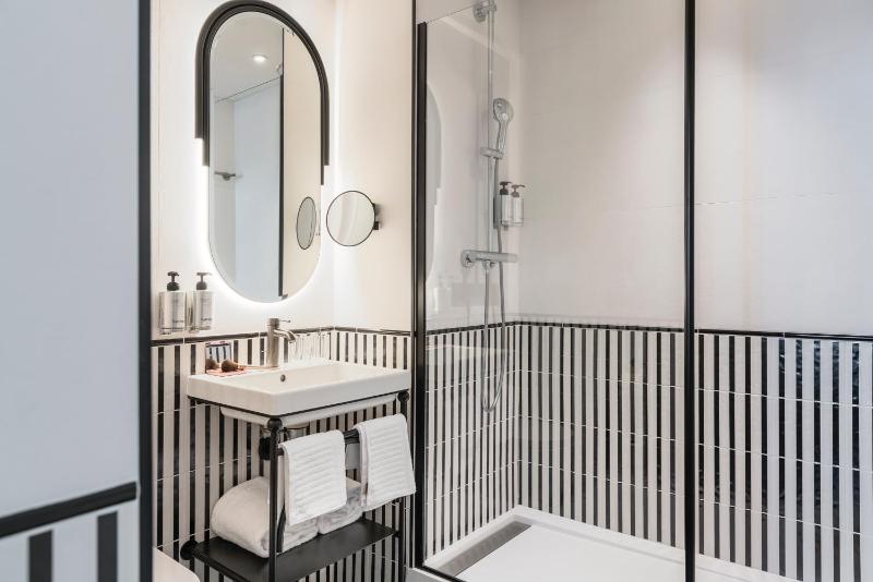 Superior Twin Room image 3