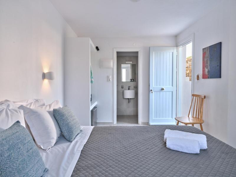 Budget Double Room image 3