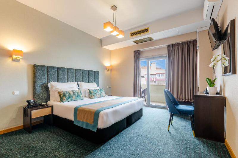 Double or Twin Room image 3