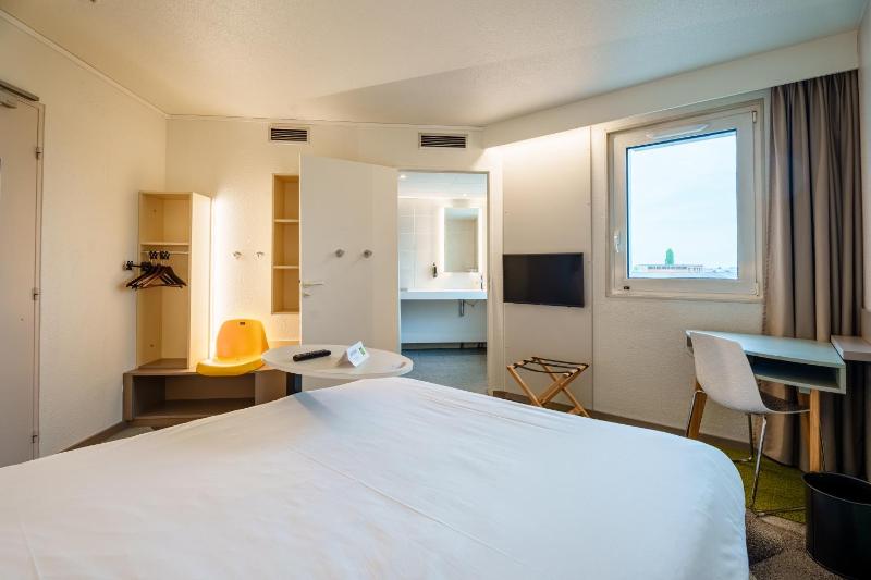 Standard Double Room image 2