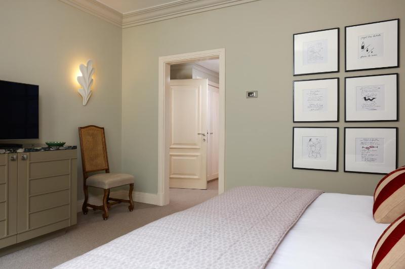 Superior Deluxe Room image 4