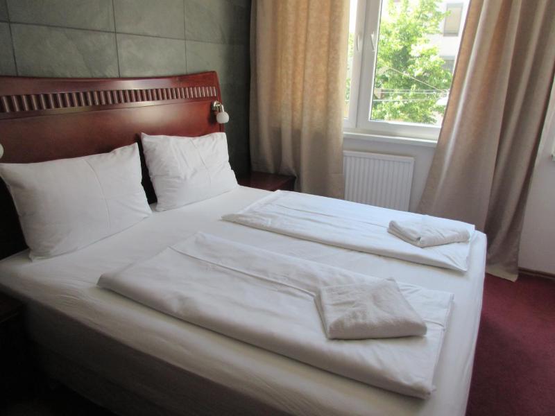 Small Double Room image 4