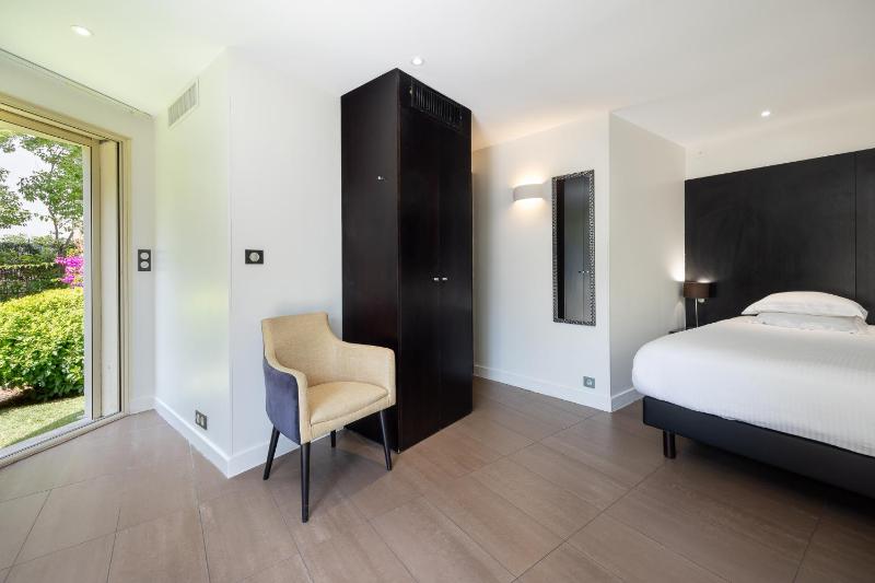 Standard Double Room image 4