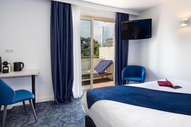 Superior Double Room with Terrace image 2