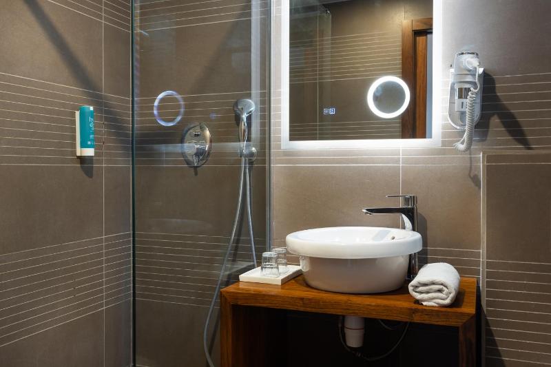 Deluxe Triple Room image 1