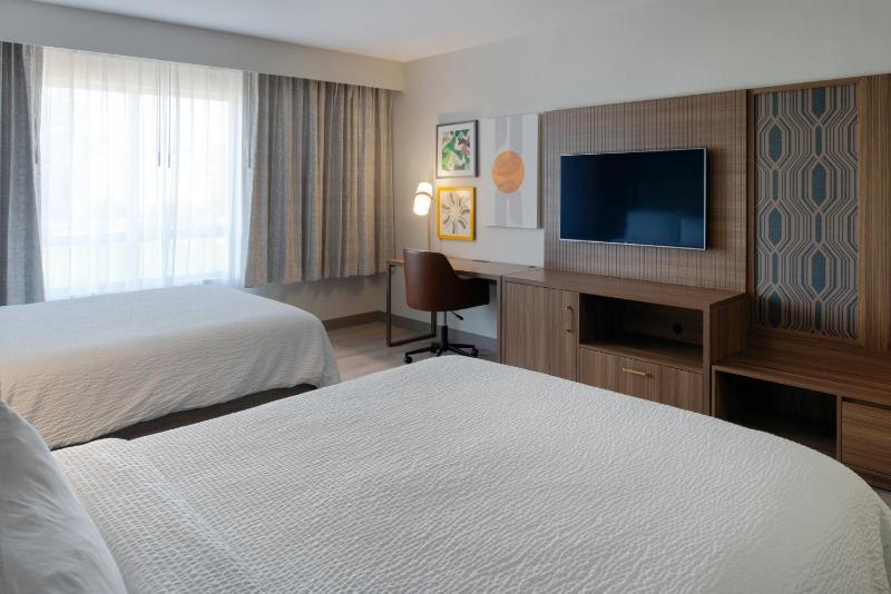 Standard Queen Room with Two Queen Beds image 3