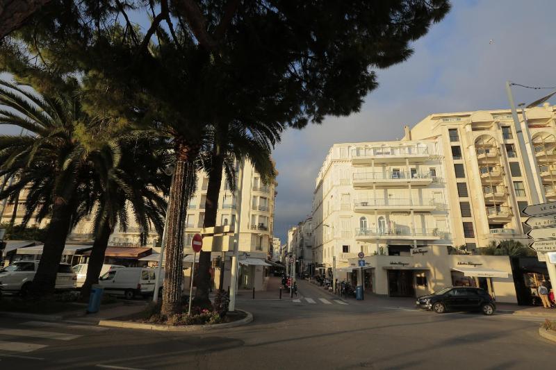 Azurene Royal Hotel - image 15