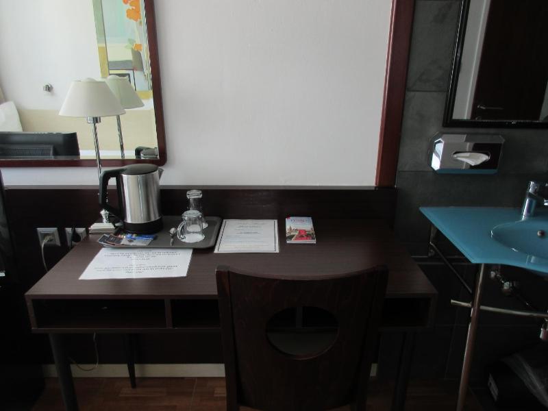 Single Room image 3