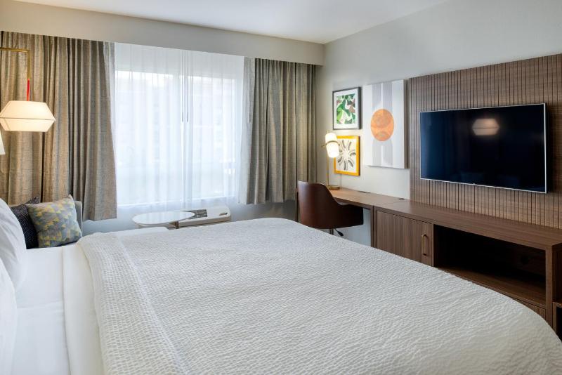 Standard King Room image 2