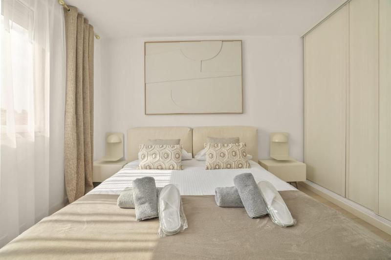 REF 1493 - Cannes -City Center Banane District - image 8