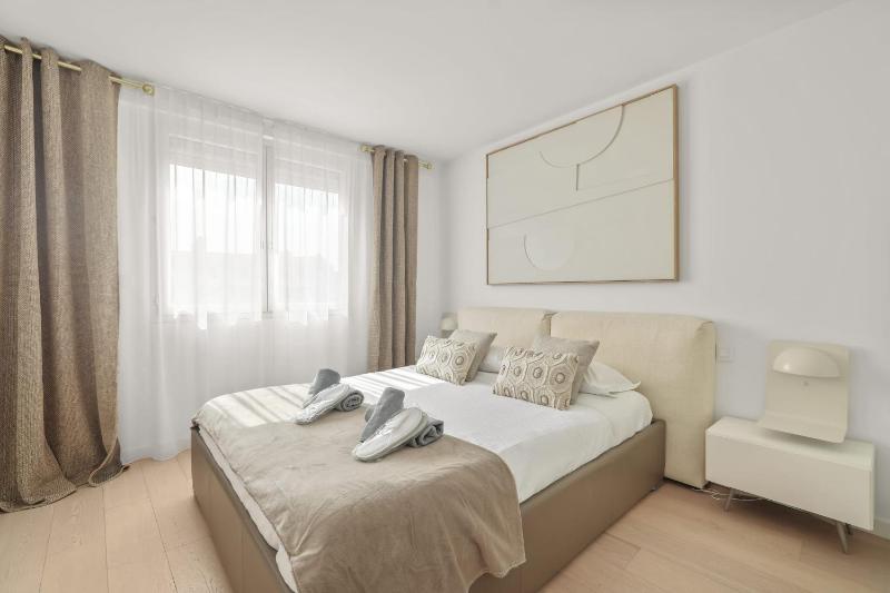 REF 1493 - Cannes -City Center Banane District - image 2