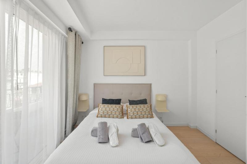 REF 1493 - Cannes -City Center Banane District - image 4