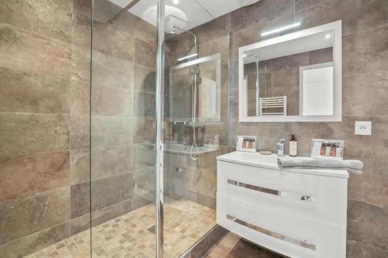 REF 1493 - Cannes -City Center Banane District - image 10