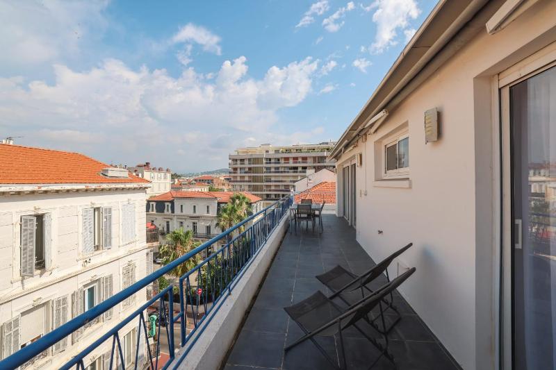 REF 1493 - Cannes -City Center Banane District - image 16