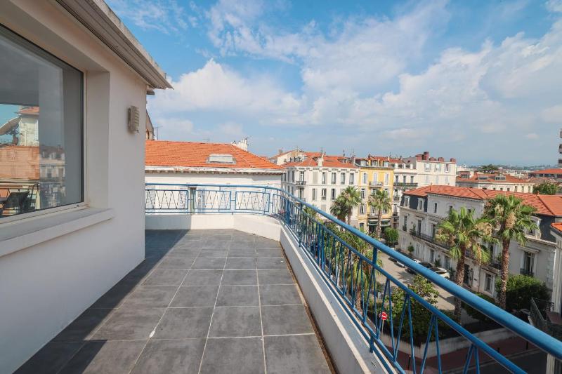 REF 1493 - Cannes -City Center Banane District - image 13