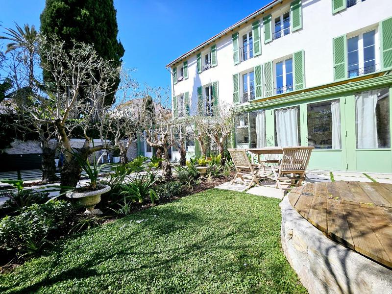 Le Petit Four Jardin - Dans le vieil Antibes - image 1