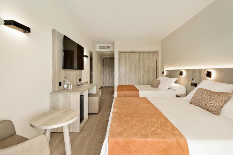 Standard Double Room (2 Adults) image 1