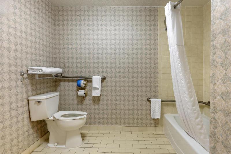 Double Room with Bath Tub - Mobility Accessible/Smoking image 2