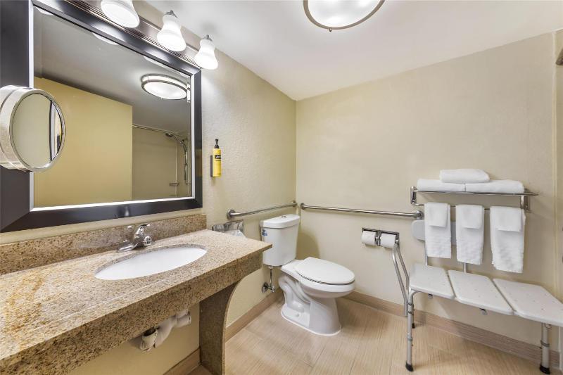 Double bed with Bath Tub - Disability Access/Non-Smoking image 2