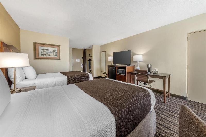 Two Double Beds with Balcony - Non-Smoking image 4