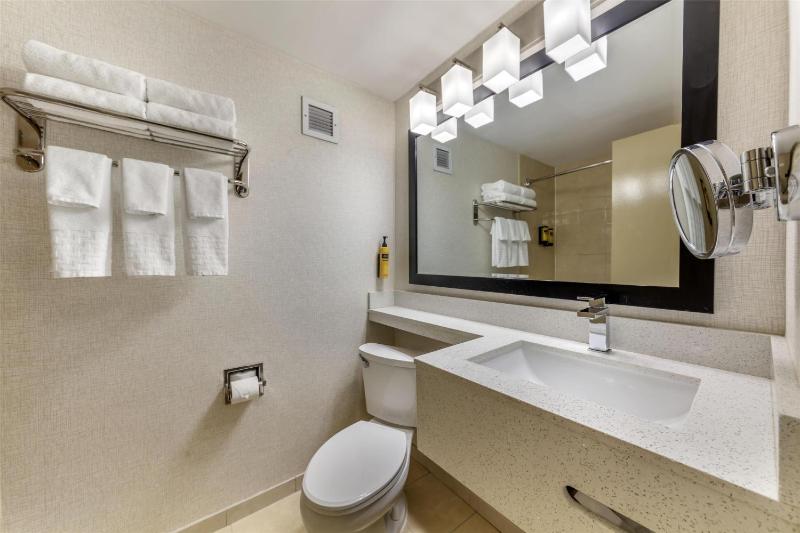 Two Double Beds with Balcony - Non-Smoking image 2