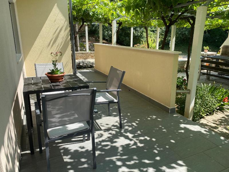 One-Bedroom Apartment image 1