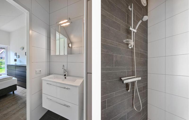Three-Bedroom Holiday Home  image 2