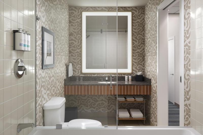 King Room image 4