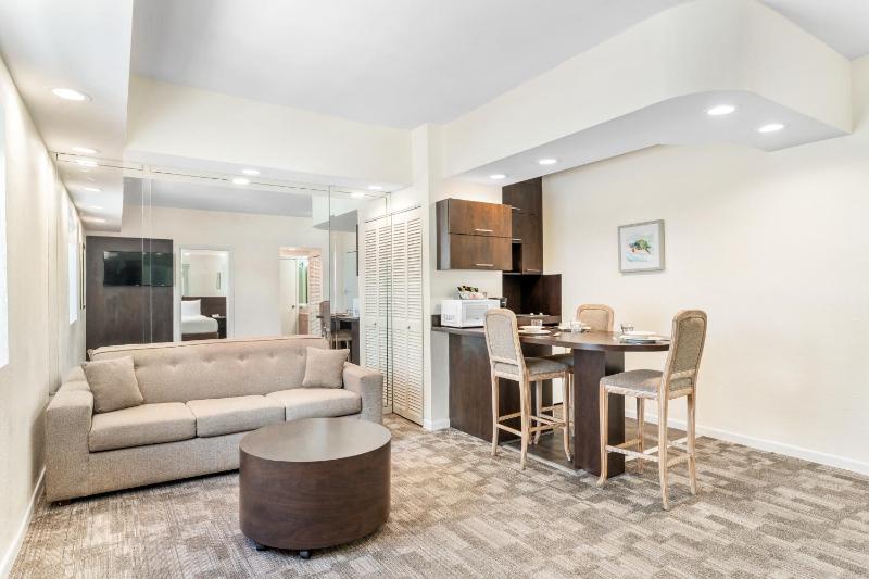 Queen Suite image 1